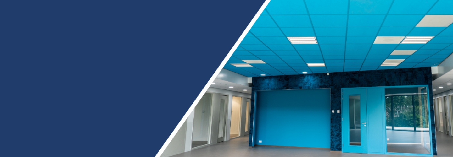 Bannière avec plafond acoustique coloré bleu
