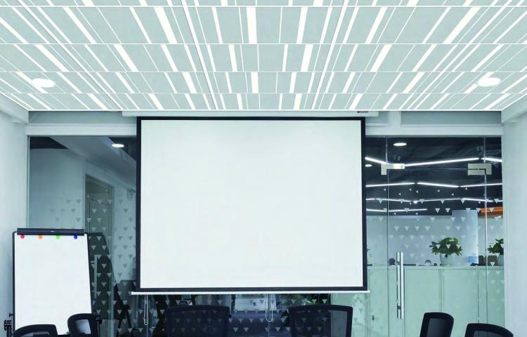 Salle de réunion avec plafond design