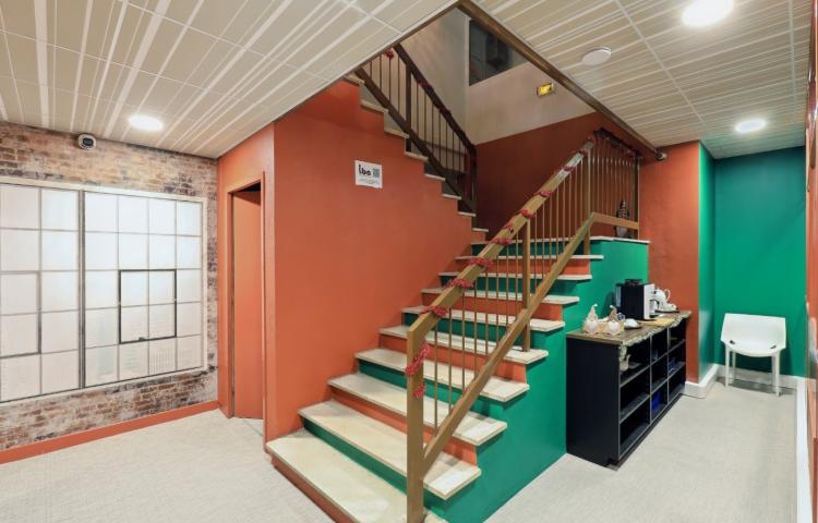 Photo d'un escalier avec un plafond design